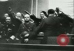 Immagine di Adolf Hitler saluto ufficiali Germania, 1940, secondo 11 filmato di repertorio 65675021759