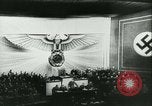 Immagine di Adolf Hitler saluto ufficiali Germania, 1940, secondo 13 filmato di repertorio 65675021759