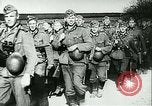 Immagine di Adolf Hitler saluto ufficiali Germania, 1940, secondo 26 filmato di repertorio 65675021759