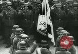 Immagine di Adolf Hitler saluto ufficiali Germania, 1940, secondo 45 filmato di repertorio 65675021759