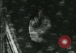 Immagine di Adolf Hitler saluto ufficiali Germania, 1940, secondo 54 filmato di repertorio 65675021759