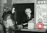 Immagine di V-mail manipolazione di seconda guerra mondiale United States USA, 1943, secondo 22 filmato di repertorio 65675021760