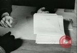 Immagine di V-mail manipolazione di seconda guerra mondiale United States USA, 1943, secondo 23 filmato di repertorio 65675021760