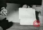 Immagine di V-mail manipolazione di seconda guerra mondiale United States USA, 1943, secondo 24 filmato di repertorio 65675021760