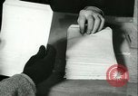 Immagine di V-mail manipolazione di seconda guerra mondiale United States USA, 1943, secondo 26 filmato di repertorio 65675021760