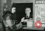 Immagine di V-mail manipolazione di seconda guerra mondiale United States USA, 1943, secondo 28 filmato di repertorio 65675021760