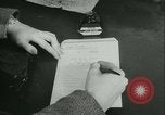 Immagine di V-mail manipolazione di seconda guerra mondiale United States USA, 1943, secondo 31 filmato di repertorio 65675021760