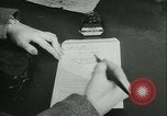 Immagine di V-mail manipolazione di seconda guerra mondiale United States USA, 1943, secondo 33 filmato di repertorio 65675021760