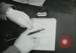 Immagine di V-mail manipolazione di seconda guerra mondiale United States USA, 1943, secondo 34 filmato di repertorio 65675021760