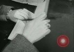 Immagine di V-mail manipolazione di seconda guerra mondiale United States USA, 1943, secondo 35 filmato di repertorio 65675021760