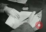 Immagine di V-mail manipolazione di seconda guerra mondiale United States USA, 1943, secondo 36 filmato di repertorio 65675021760