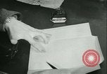 Immagine di V-mail manipolazione di seconda guerra mondiale United States USA, 1943, secondo 37 filmato di repertorio 65675021760