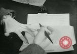 Immagine di V-mail manipolazione di seconda guerra mondiale United States USA, 1943, secondo 38 filmato di repertorio 65675021760