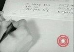 Immagine di V-mail manipolazione di seconda guerra mondiale United States USA, 1943, secondo 40 filmato di repertorio 65675021760