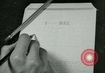 Immagine di V-mail manipolazione di seconda guerra mondiale United States USA, 1943, secondo 43 filmato di repertorio 65675021760