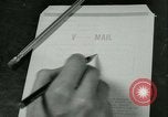 Immagine di V-mail manipolazione di seconda guerra mondiale United States USA, 1943, secondo 45 filmato di repertorio 65675021760