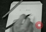 Immagine di V-mail manipolazione di seconda guerra mondiale United States USA, 1943, secondo 46 filmato di repertorio 65675021760