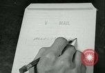 Immagine di V-mail manipolazione di seconda guerra mondiale United States USA, 1943, secondo 53 filmato di repertorio 65675021760