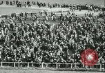 Image course de chevaux à l'hippodrome d'Auteuil Paris France, 1942, de la seconde 6 séquences d'archives historiques vidéo 65675021780