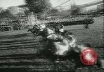 Image course de chevaux à l'hippodrome d'Auteuil Paris France, 1942, de la seconde 10 séquences d'archives historiques vidéo 65675021780