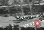 Image course de chevaux à l'hippodrome d'Auteuil Paris France, 1942, de la seconde 14 séquences d'archives historiques vidéo 65675021780