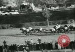 Image course de chevaux à l'hippodrome d'Auteuil Paris France, 1942, de la seconde 16 séquences d'archives historiques vidéo 65675021780