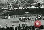 Image course de chevaux à l'hippodrome d'Auteuil Paris France, 1942, de la seconde 17 séquences d'archives historiques vidéo 65675021780