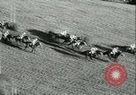 Image course de chevaux à l'hippodrome d'Auteuil Paris France, 1942, de la seconde 30 séquences d'archives historiques vidéo 65675021780