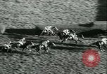 Image course de chevaux à l'hippodrome d'Auteuil Paris France, 1942, de la seconde 34 séquences d'archives historiques vidéo 65675021780