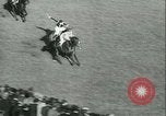 Image course de chevaux à l'hippodrome d'Auteuil Paris France, 1942, de la seconde 45 séquences d'archives historiques vidéo 65675021780