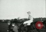 Image course de chevaux à l'hippodrome d'Auteuil Paris France, 1942, de la seconde 55 séquences d'archives historiques vidéo 65675021780
