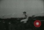 Image course de chevaux à l'hippodrome d'Auteuil Paris France, 1942, de la seconde 56 séquences d'archives historiques vidéo 65675021780