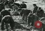 Immagine di Miniera ungherese sapper engineer soldati Ungheria, 1942, secondo 15 filmato di repertorio 65675021781