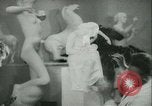 Standbild deutscher Bildhauer Deutschland, 1942, aus Sekunde 6 historischem Filmmaterial Videoclip 65675021787