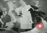 Standbild deutscher Bildhauer Deutschland, 1942, aus Sekunde 8 historischem Filmmaterial Videoclip 65675021787