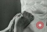 Standbild deutscher Bildhauer Deutschland, 1942, aus Sekunde 27 historischem Filmmaterial Videoclip 65675021787
