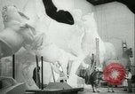 Standbild deutscher Bildhauer Deutschland, 1942, aus Sekunde 49 historischem Filmmaterial Videoclip 65675021787