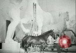 Standbild deutscher Bildhauer Deutschland, 1942, aus Sekunde 51 historischem Filmmaterial Videoclip 65675021787