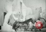 Standbild deutscher Bildhauer Deutschland, 1942, aus Sekunde 52 historischem Filmmaterial Videoclip 65675021787
