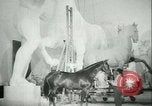 Standbild deutscher Bildhauer Deutschland, 1942, aus Sekunde 53 historischem Filmmaterial Videoclip 65675021787