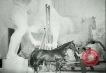 Standbild deutscher Bildhauer Deutschland, 1942, aus Sekunde 56 historischem Filmmaterial Videoclip 65675021787