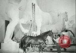 Standbild deutscher Bildhauer Deutschland, 1942, aus Sekunde 57 historischem Filmmaterial Videoclip 65675021787