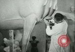 Standbild deutscher Bildhauer Deutschland, 1942, aus Sekunde 60 historischem Filmmaterial Videoclip 65675021787