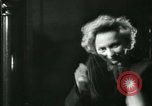 Immagine di Le ragazze tedesche il treno per le comunicazioni di lavoro ad Atene Atene GRECIA, 1942, secondo 6 filmato di repertorio 65675021788