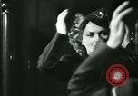 Immagine di Le ragazze tedesche il treno per le comunicazioni di lavoro ad Atene Atene GRECIA, 1942, secondo 9 filmato di repertorio 65675021788
