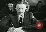 Immagine di Le ragazze tedesche il treno per le comunicazioni di lavoro ad Atene Atene GRECIA, 1942, secondo 10 filmato di repertorio 65675021788