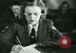 Immagine di Le ragazze tedesche il treno per le comunicazioni di lavoro ad Atene Atene GRECIA, 1942, secondo 11 filmato di repertorio 65675021788