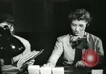 Immagine di Le ragazze tedesche il treno per le comunicazioni di lavoro ad Atene Atene GRECIA, 1942, secondo 13 filmato di repertorio 65675021788