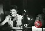 Immagine di Le ragazze tedesche il treno per le comunicazioni di lavoro ad Atene Atene GRECIA, 1942, secondo 14 filmato di repertorio 65675021788