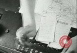 Immagine di Le ragazze tedesche il treno per le comunicazioni di lavoro ad Atene Atene GRECIA, 1942, secondo 27 filmato di repertorio 65675021788